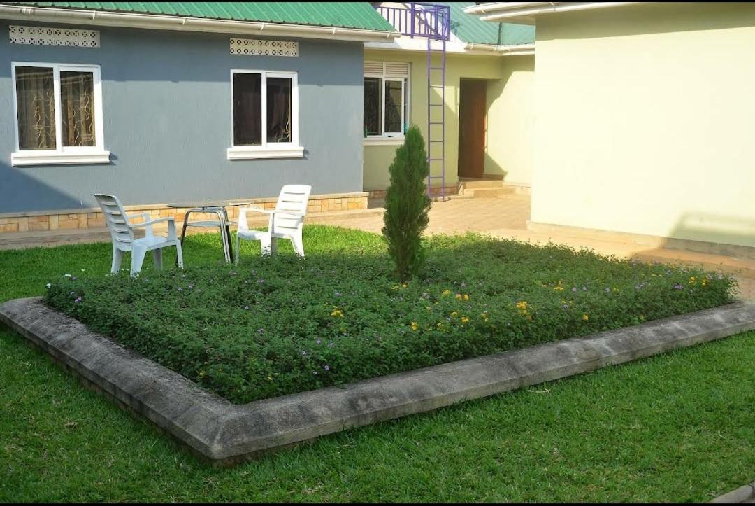 Migingo Suites Entebbe Eksteriør billede
