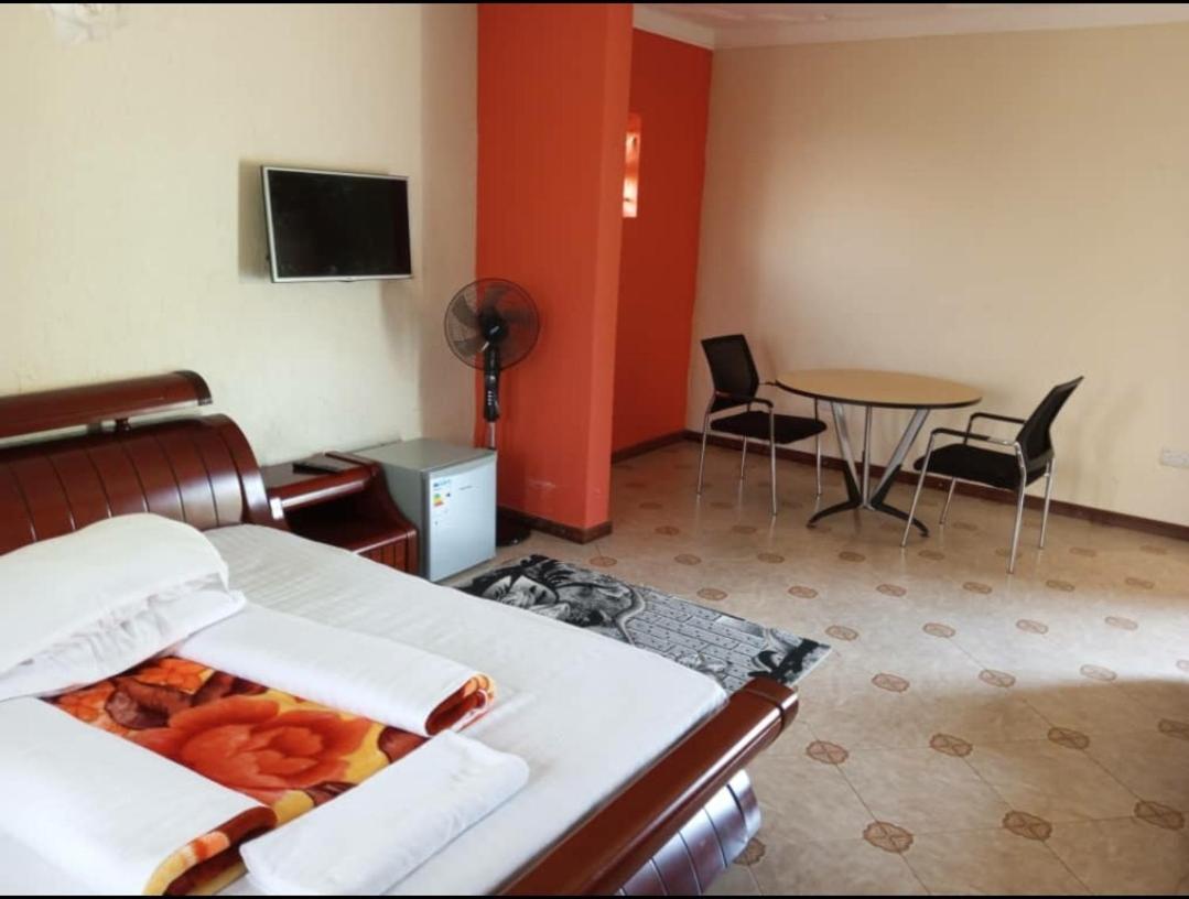 Migingo Suites Entebbe Eksteriør billede